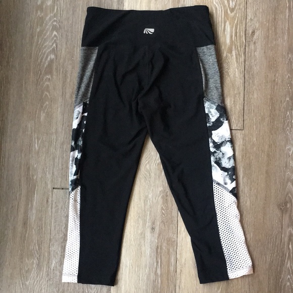 Capri Mesh Leggings - Picture 2 of 6